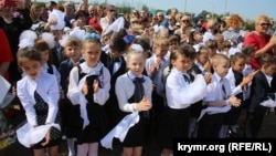 "Последний звонок" в школе в Симферополе, Крым 